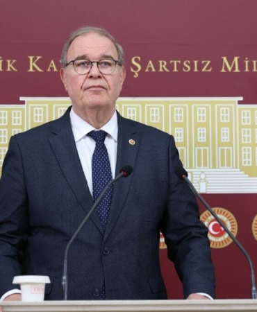 19 yıldır milletvekilliği yapan Faik Öztrak, Özgür Özel'i böyle eleştirdi: 'Makamlarından bir türlü vazgeçmeyenler...'