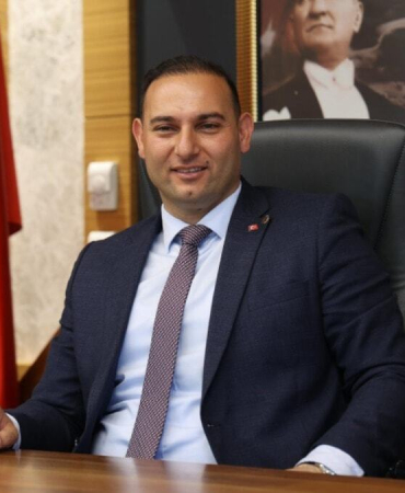 Koşar adım AKP'ye gidiyordu: Eski paylaşımları başını yaktı!