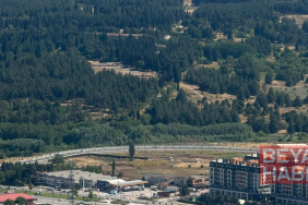 Balıkesir’de arazi yangınına müdahale sürüyor