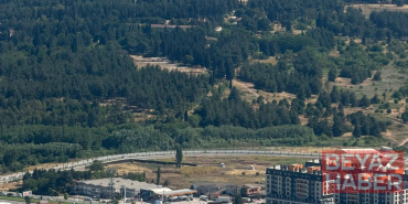 Balıkesir’de arazi yangınına müdahale sürüyor