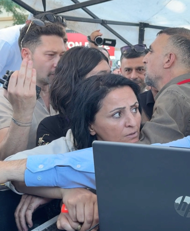 Öcalan’a özgürlük mitinginde DEM'li vekiller ile polis arasında “flaş bellek” gerginliği