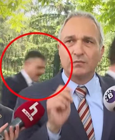 Bakan Çiftçi'nin zor anları: Olay yerinden kaçtı kameralar yakaladı