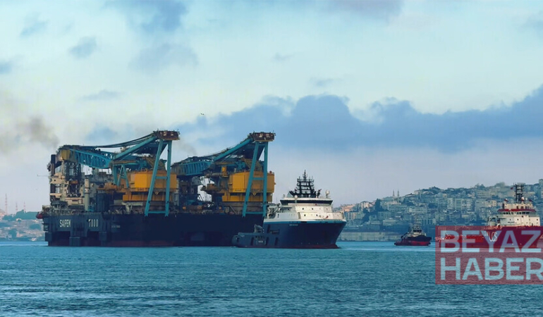 Dev vinç gemisi "Saipem 7000" İstanbul Boğazı'na giriş yaptı
