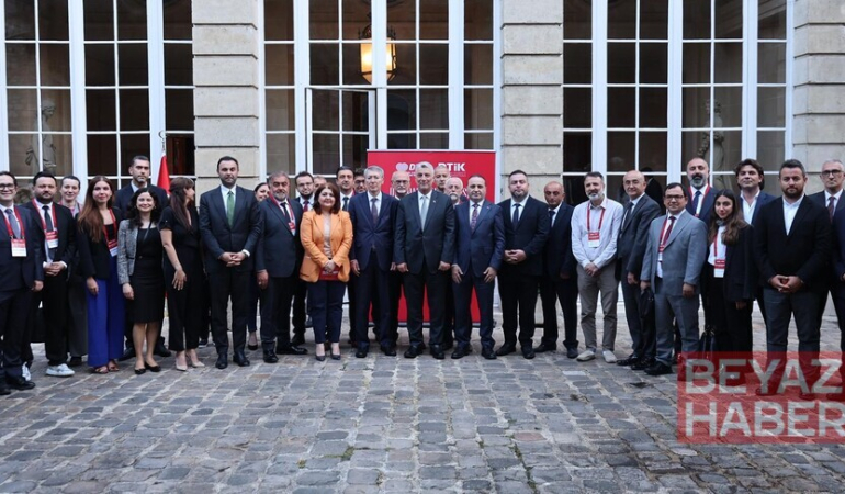 Ticaret Bakanı Bolat, Paris'te Türk iş insanlarıyla görüştü