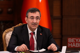 Cumhurbaşkanı Yardımcısı Yılmaz'dan karne alan öğrencilere "kitap okuma ve spor" tavsiyesi