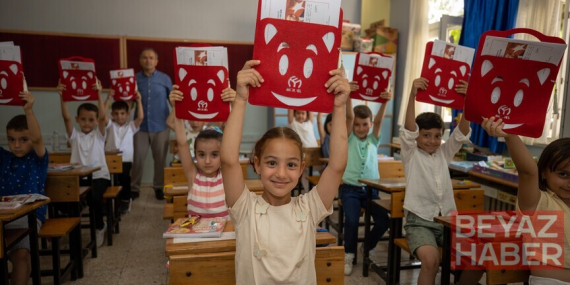 Yaklaşık 18 milyon öğrenci karnelerini alarak yaz tatiline girdi