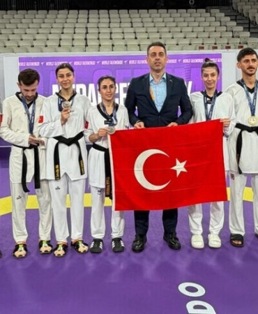 Milli tekvandocular, Almanya'daki turnuvanın ikinci gününde 17 madalya kazandı