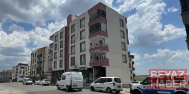 Şanlıurfa'nın Siverek ilçesinde bir kişi silahla eşi ve kızını ağır yaraladı.