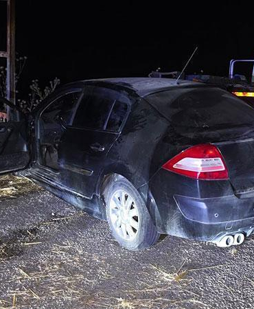 Elektrik direğine çarpan otomobilin alkollü sürücüsü ağır yaralandı