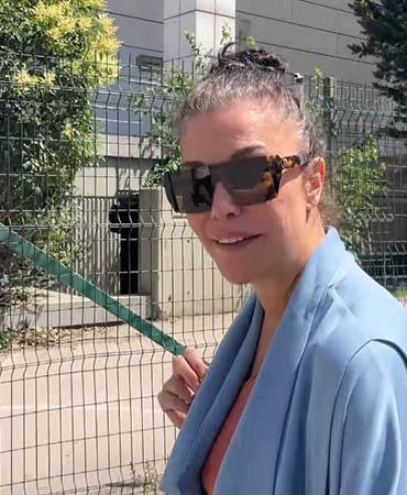 Deniz Akkaya, ev sahibinden şikayetçi oldu