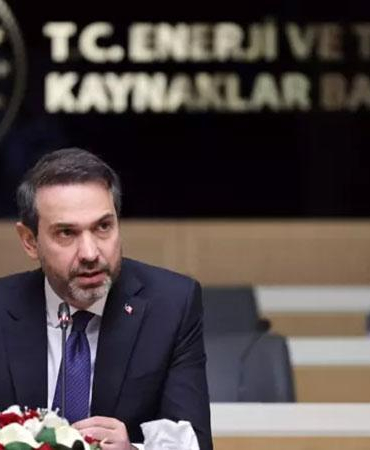 Bakan Bayraktar, İstanbul Maden İhracatçıları Birliği Yönetim Kurulu Başkanı Çekiç ile görüştü