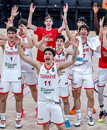 U17 Erkek Milli Basketbol Takımı çeyrek finalde