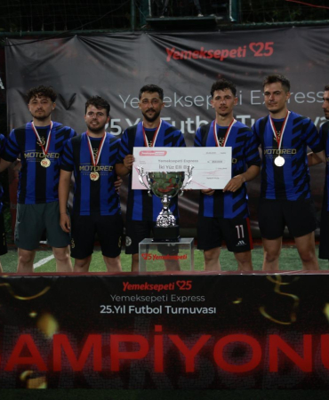 Yemeksepeti Express 25’inci Yıl Futbol Turnuvası’nın şampiyonu ‘Saatte 3’ takımı oldu