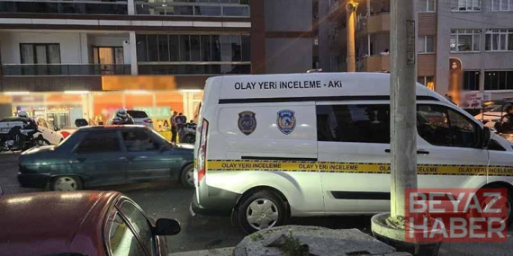 Tekerlekli sandalyeye bağımlı eşi balkondan yardım istedi; boğazında kesiyle banyoda ölü bulundu