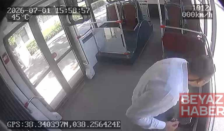 Otobüste unutulan içinde ziynet eşyası olan çantayı şoför sahibine ulaştırdı