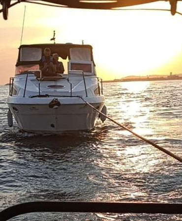 Beylikdüzü açıklarında makine arızası yapan tekne kurtarıldı