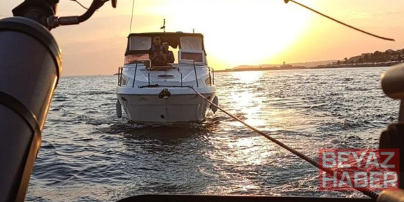 Beylikdüzü açıklarında makine arızası yapan tekne kurtarıldı