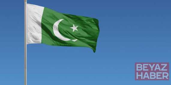 Pakistan’da yolcu otobüsü devrildi: 40 ölü