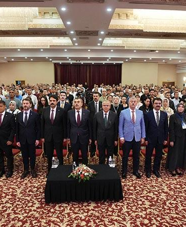 Bakan Tekin yurt dışında görevlendirilecek öğretmenlerle bir araya geldi