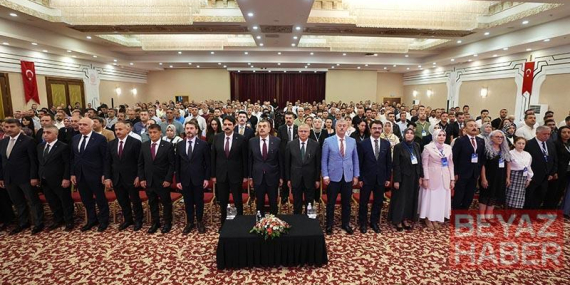 Bakan Tekin yurt dışında görevlendirilecek öğretmenlerle bir araya geldi