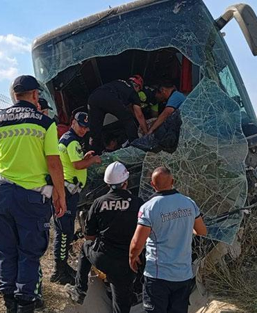 Aksaray’da otobüs yoldan çıktı; yaralılar var
