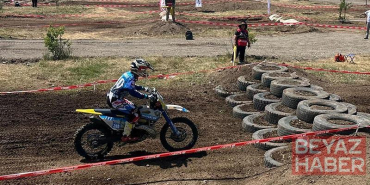 Ağrı’da sporcular piste çıktı