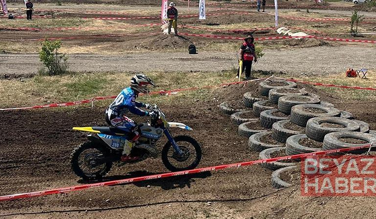 Ağrı’da sporcular piste çıktı
