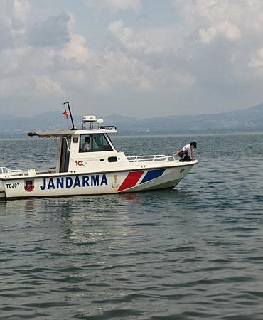 2 arkadaş, serinlemek için girdikleri İznik Gölü’nde kayboldu