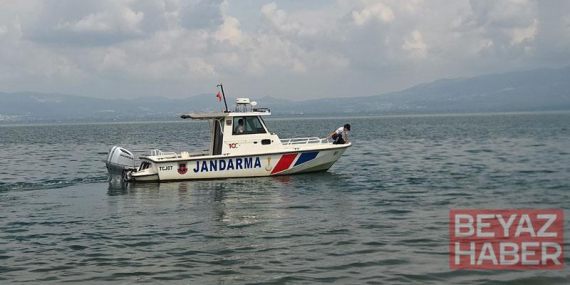 2 arkadaş, serinlemek için girdikleri İznik Gölü’nde kayboldu