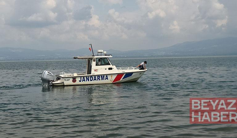 2 arkadaş, serinlemek için girdikleri İznik Gölü’nde kayboldu