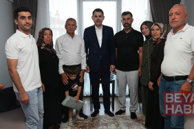 Bakan Kurum’dan depremzede Yusuf ve dedesine ziyaret