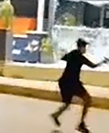 Haraç istendiğini öne süren tatlıcının dükkanına 3
