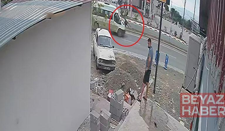 Minibüsün ata çarpması kamerada