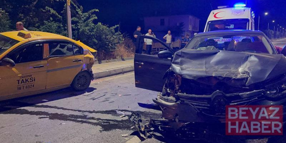 Alkollü sürücünün kullandığı otomobil, taksiye çarptı: 1 yaralı