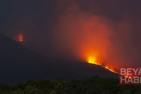 Etna Yanardağı hareketlendi: Uçuşlar durduruldu! Gökyüzü kül bulutuyla kaplandı