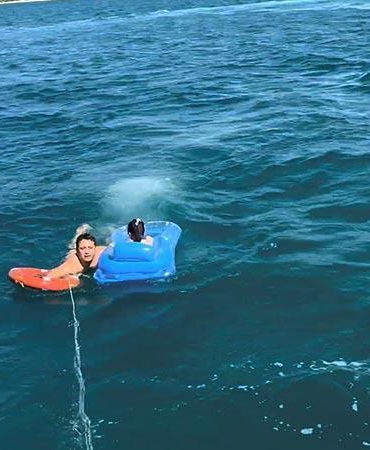 Deniz yatağıyla sürüklenen çocuk, Sahil Güvenlik tarafından kurtarıldı