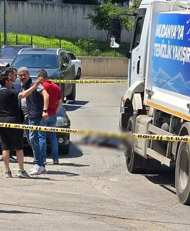 Çöp kamyonunun altında kaldı, hayatını kaybetti