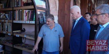 Vali Gül, su baskını yaşanan Üsküdar Sahaflar Çarşısı