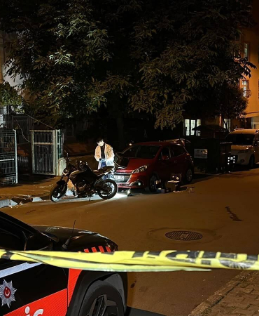 Sultangazi’de motosikletli şüphelilerin silahlı saldırısında ağır yaralandı