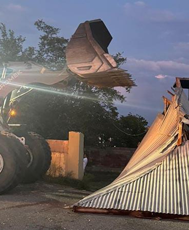 Iğdır’da kuvvetli rüzgarda caminin çatısı uçtu