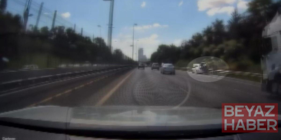 Üsküdar'da emniyet şeridinde duran otomobile motosiklet çarptı; kaza kamerada