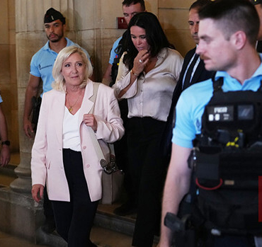 Fransız siyasetçi Le Pen'e 1 yıl hapis cezası