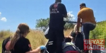 Yaylada düşerek yaralanan kişi patpatla ambulansa taşındı