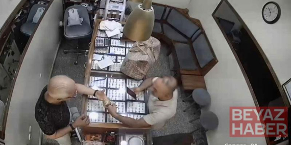 Müşteri gibi girdiği kuyumcu dükkanından 15 altın bilezik alıp kaçtı; o anlar kamerada