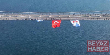 1915 Çanakkale Köprüsü’ne Türk bayrağı asıldı