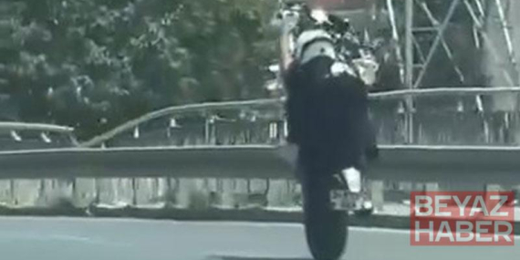 Esenyurt’ta motosikletlinin tek teker üzerinde tehlikeli yolculuğu kamerada
