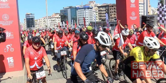 15 Temmuz etkinlikleri kapsamında düzenlenen bisiklet turu Taksim