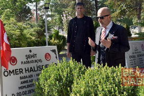 Dönemin Özel Kuvvetler Komutanı emekli Korgeneral Aksakallı, Ömer Halisdemir’in mezarını ziyaret etti