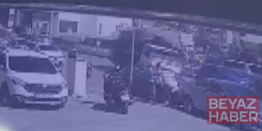 Tuzla’da malzeme yüklü kamyonet yola devrildi;kaza kamerada