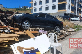 Otomobil ekmek fırını önündeki odun yığınına çarptı: 6 yaralı